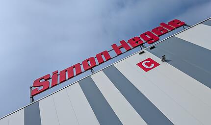 Simon HegeleForchheim & Fränkische Schweiz Simon Hegele erweitert seine Geschäftsflächen im Forchheimer Süden. Warum das nicht nur für den Logistik-Konzern eine gute Nachricht ist.
