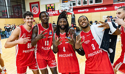 BMA365 Bamberg Baskets - ratiopharm Ulm Es herrscht bereits gute Stimmung im neuformierten Team der BMA365 Bamberg Baskets (von links): Yuval Hochstadter, Trevon Scott, Jordan Jones und Jordan Wright.