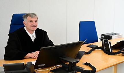 Amtsgericht Bamberg Ukrainer Butterflymesser Fahrerlaubnis Köln Jugendrichter Martin Waschner kurz vor Beginn der Gerichtsverhandlung,