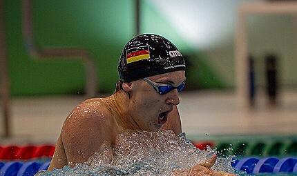 Der sehbehinderte Harsdorfer Schwimmer Kimi Brückner wurde in Berlin vierfacher deutscher Meister. Der sehbehinderte Harsdorfer Schwimmer Kimi Brückner wurde in Berlin vierfacher deutscher Meister.