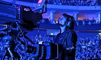 Kamerafrau Anja Funk Anja Funk hinter der Kamera: ihr Traumjob.