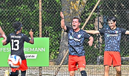 Jubel beim Baiersdorfer SV nach dem 3:1 durch Vito Marzocca (rechts) Sportfoto ZinkForchheim & Fränkische Schweiz Jubel beim Baiersdorfer SV nach dem 3:1 durch Vito Marzocca (rechts) Sportfoto ZinkForchheim & Fränkische Schweiz