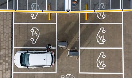 Schnellladepark für Elektromobile Schnellladepark für Elektromobile