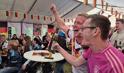 WM 2026: Public Viewing in NordhalbenFußball WM 2026: Fans feiern in Nordhalben WM 2026: Public Viewing in NordhalbenFußball WM 2026: Fans feiern in Nordhalben