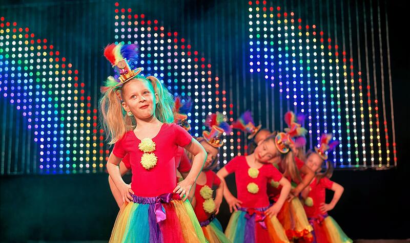 Bunter Abend MSC Sassanfahrt 2026Bunter Abend MSC Sassanfahrt 160 Akteure brachten die Hirschaider Jahnhalle beim Bunten Abend des MSC Sassanfahrt zum Toben – das Publikum bedankte sich mit teils tosendem Applaus.