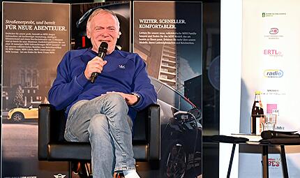 Mit viel Witz und jeder Menge Charme hatte Hermann Gerland das Publikum beim Bamberger Literaturfestival schnell für sich gewonnen. Mit viel Witz und jeder Menge Charme hatte Herman Gerland das Publikum beim Bamberger Literaturfestival schnell für sich gewonnen.