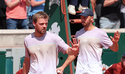 Verheißungsvoller Start in Paris: Kevin Krawietz (vorne) und Tim Pütz stehen bei den French Open in der zweiten Runde. Verheißungsvoller Start in Paris: Kevin Krawietz (vorne) und Tim Pütz stehen bei den French Open in der zweiten Runde.