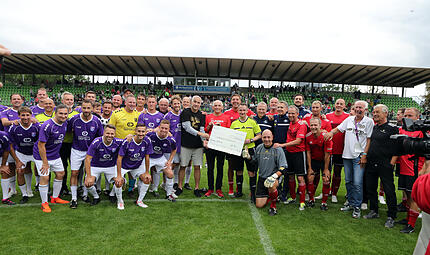 12.500 Euro, das ist die Summe auf dem Spendenscheck nach dem Sternstundenspiel in Bamberg. 12.500 Euro, das ist die Summe auf dem Spendenscheck nach dem Sternstundenspiel in Bamberg.