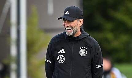 Fußball-Nationalmannschaft: Training Immer ein Grinsen auf dem Gesicht: Jürgen Klopp während einer Einheit in Herzogenaurach.