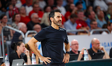Bamberg Baskets - Basketball Löwen Braunschweig Ramirez wurde 2024/25 zum Trainer des Jahres in der Basketball-Bundesliga ausgezeichnet.