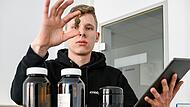 Calvin Gosselke ist einer von sechs Gründern und Gründerinnen eines Cannabis-Vereins in Würzburg. Calvin Gosselke ist einer von sechs Gründern und Gründerinnen eines Cannabis-Vereins in Würzburg.