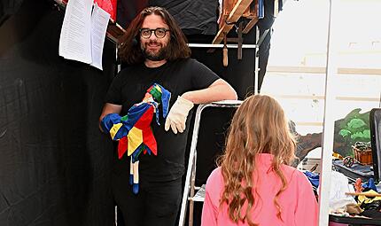 Was vor dem Anstich zur Bamberger Sandkerwa 2024 alles vor sich geht, bekommen Florian Herrnleben und sein Kasperl hautnah am Leinritt mit. Was vor dem Anstich zur Bamberger Sandkerwa 2024 alles vor sich geht, bekommen Florian Herrnleben und sein Kasperl hautnah am Leinritt mit.