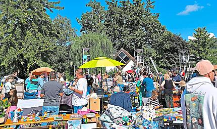 Der Flohmarkt ist ein Besuchermagnet in Kulmbachs Innenstadt. Am Samstag kann wieder gestöbert werden. Tourismus- und Veranstaltungsservice der Stadt Kulmbach Der Flohmarkt ist ein Besuchermagnet in Kulmbachs Innenstadt. Am Samstag kann wieder gestöbert werden. Tourismus- und Veranstaltungsservice der Stadt Kulmbach