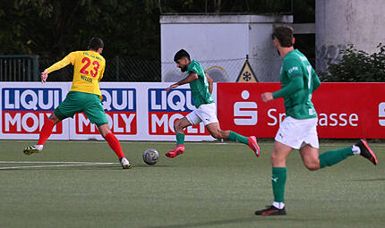 Sport Fußball Saison 2026 / 2027 Bayernliga Nord 12. Spieltag Freitag 25.09.2026 Spielort Sportpark Am Weinberg Neudrossenfeld Kunstrasenplatz Spielbeginn 19.00 h TSV Neudrossenfeld gegen DJK Don Bosco Bamberg Halbzeitergebnis 0:1 Endstand Fardin R Fardin Rabet (am Ball, gegen Jonathan Müller) traf für den TSV Neudrossenfeld doppelt.