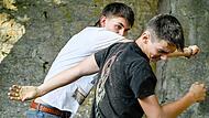 Zum ersten Mal Stuntman bei den Florian-Geyer-Festspielen in Giebelstadt: Julian Götz (links) und Jonas Härtel inszenieren in "Der Herr des Zorns" eine Prügelei. Dafür braucht es viel Vorbereitung. Zum ersten Mal Stuntman bei den Florian-Geyer-Festspielen in Giebelstadt: Julian Götz (links) und Jonas Härtel inszenieren in "Der Herr des Zorns" eine Prügelei. Dafür braucht es viel Vorbereitung.