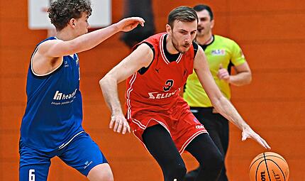 DJK Eggolsheim - Dresden Titans 3 Niko Reichmann (rechts) ist einer der erfahrenen Leistungsträger im Trikot von Basketball-Regionalligist DJK Eggolsheim.