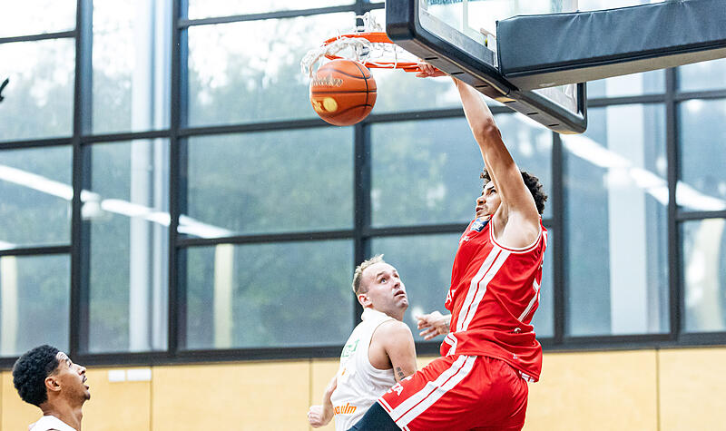 BMA365 Bamberg Baskets - ratiopharm Ulm Joshua Obiesie lässt es im Testspiel gegen Ulm krachen.