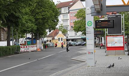 Der Busstreik am Freitag: Keine Busse oder Fahrgäste, sondern nur ein paar Tauben am ZOB in Bamberg. Der Busstreik am Freitag: Keine Busse oder Fahrgäste, sondern nur ein paar Tauben am ZOB in Bamberg.