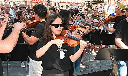 Flashmob der Bamberger Symphoniker zum Tag des Grundgesetzes 2026Bamberger Symphoniker überraschen mit Flashmob Flashmob der Bamberger Symphoniker zum Tag des Grundgesetzes 2026Bamberger Symphoniker überraschen mit Flashmob
