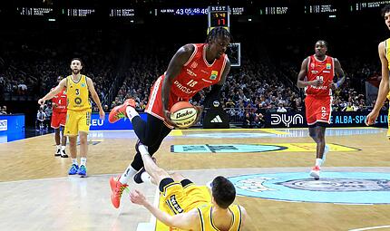 Trevon Scott (am Ball) und die Bamberger kamen in der zweiten Halbzeit in Berlin ins Straucheln und schieden im Pokal-Achtelfinale aus. Trevon Scott (am Ball) und die Bamberger kamen in der zweiten Halbzeit in Berlin ins Straucheln und schieden im Pokal-Achtelfinale aus.