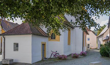 Auch in der Marienkapelle Ebermannstadt hat der Bildhauer Georg Friedrich Theiler Spuren hinterlassen. Auch in der Marienkapelle Ebermannstadt hat der Bildhauer Georg Friedrich Theiler Spuren hinterlassen.
