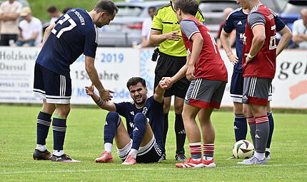 Aykut Civelek (am Boden) ist nach Gelbsperre wieder beim TSV Mönchröden an Bord. Aykut Civelek (am Boden) ist nach Gelbsperre wieder beim TSV Mönchröden an Bord.