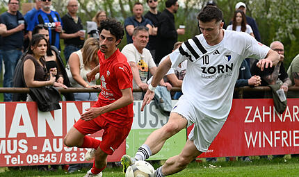 SV Buckenhofen empfängt Jahn Forchheim zum Derby Zwei Spieler im Fokus: Emil Nöhring (links) ist beim SV Buckenhofen ein Gesicht des Erfolgs. Christian Rzonsa ist in der Landesliga derzeit kaum zu halten.
