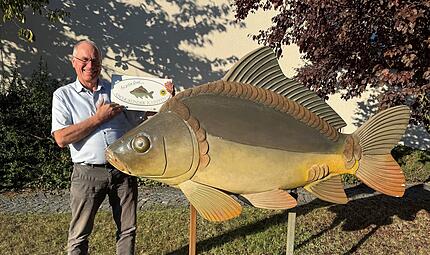 Karpfen Der Leiter der Höchstadter LfL-Außenstelle für Karpfenteichwirtschaft, Martin Oberle, sieht im Karpfen „den Fisch der Zukunft".