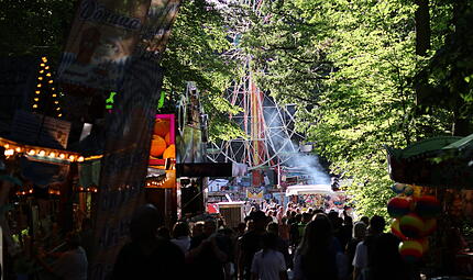 Bildergalerie 3: Nach dem Anstich startet der erste Annafest-AbendBildergalerie 3: Annafest-Anstich 2026 Bildergalerie 3: Nach dem Anstich startet der erste Annafest-AbendBildergalerie 3: Annafest-Anstich 2026