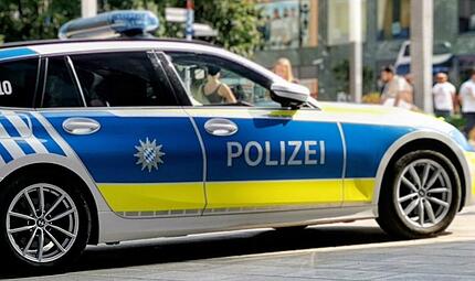 Coburg: Schlägerei zwischen jungen Männern – Polizei sucht Zeugen Polizei, Polizeiauto (Symbolbild)