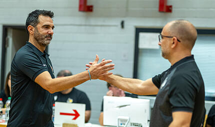 Baskets-Coach Jesus Ramirez (links) und Riesen-Trainer Carles Duran arbeiteten in Bilbao zusammen. Baskets-Coach Jesus Ramirez (links) und Riesen-Trainer Carles Duran arbeiteten in Bilbao zusammen.
