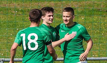 Dank eines Doppelpacks von Jonas Nickol (rechts) hat der TSV Neukenroth sich im Pokal-Achtelfinale im Lokalduell gegen den FC Stockheim durchgesetzt. Dank eines Doppelpacks von Jonas Nickol (rechts) hat der TSV Neukenroth sich im Pokal-Achtelfinale im Lokalduell gegen den FC Stockheim durchgesetzt.