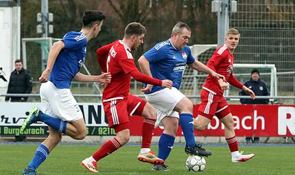 Am Ball: Marcel Kutzelmann, der Schütze des Goldenen Tores. Am Ball: Marcel Kutzelmann, der Schütze des Goldenen Tores.
