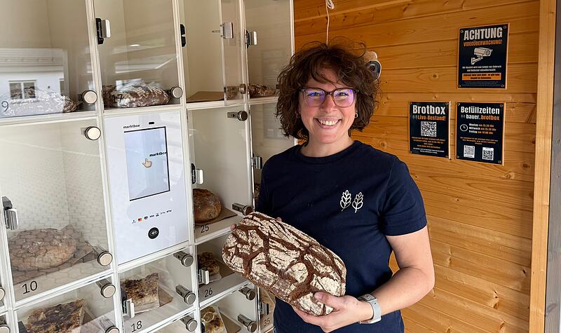 Brotbox HeroldsbachForchheim & Fränkische Schweiz Sabine Kraus backt seit inzwischen drei Jahren nebenberuflich in Heroldsbach. Seit Neuestem sind ihre Backwaren dank ihrer Brotbox auch 24/7 zu kaufen.
