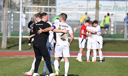 Fußball-Bayernliga Nord: Coburg-Trainer Calle Schiebel und Kapitän Maximilian TranziskaDas Fußball-Wochenende: Die emotionalsten Bilder Fußball-Bayernliga Nord: Coburg-Trainer Calle Schiebel und Kapitän Maximilian TranziskaDas Fußball-Wochenende: Die emotionalsten Bilder
