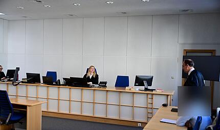 Amtsgericht Bamberg Betrug Lastschriften Reinigungsfirma Strafrichterin Julia Schmidt, Rechtsanwalt Dr. Jörg Händler und der Angeklagte