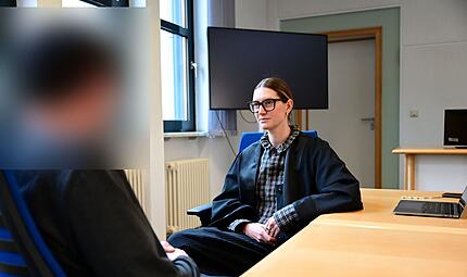 Amtsgericht Bamberg Widerstand Crystal Meth Graffiti Der Angeklagte und seine Strafverteidigerin Mona Antretter aus Bamberg