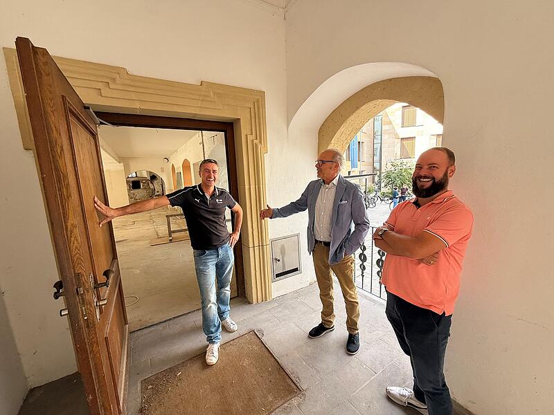 RatskellerRatskeller Herzogenaurach Umbauten Die drei derzeitigen „Schlossherren" fungieren als „Türöffner": Sie bereiten alles für den Einzug des neuen Pächters in den ehemaligen Ratskeller vor.