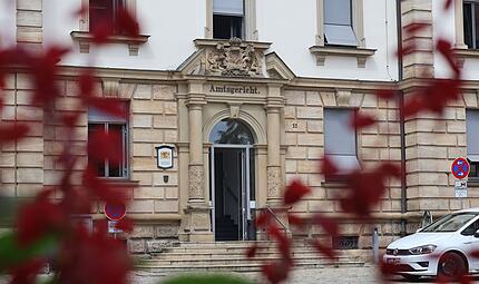Amtsgericht Forchheim: Urteil nach Feuerattacke in ForchheimForchheim & Fränkische Schweiz Ein Forchheimer soll seinen Nachbarn angezündet haben. Jetzt ist am Amtsgericht Forchheim das Urteil gefallen.