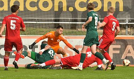 Rico Nassel trifft zum 1:0 für die Friesener in Lichtenfels. Rico Nassel trifft zum 1:0 für die Friesener in Lichtenfels.