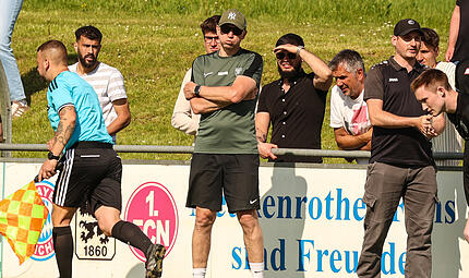 So hatte sich Neukenroths Trainer Thomas Lipfert sein letztes Heimspiel mit dem Neukenroth sicherlich nicht vorgestellt. So hatte sich Neukenroths Trainer Thomas Lipfert sein letztes Heimspiel mit dem Neukenroth sicherlich nicht vorgestellt.