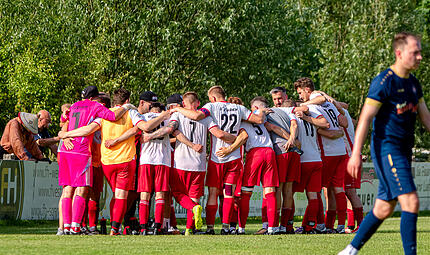 Als Team zusammenstehen, heißt es heute Abend für die Unsteinacher Fußballer in ihrem dritten Relegationsspiel um einen Kreisklassenplatz in Bad Berneck gegen den SC Kreuz Bayreuth. Als Team zusammenstehen, heißt es heute Abend für die Unsteinacher Fußballer in ihrem dritten Relegationsspiel um einen Kreisklassenplatz in Bad Berneck gegen den SC Kreuz Bayreuth.