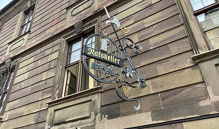 Der Ratskeller in Bad KIssingen steht seit 2018 leer. Eine Weiterverpachtung ist bisher an den hohen Sanierungskosten gescheitert. Im Kommunalwahlkampf ist das Thema wieder präsent. Der Ratskeller in Bad KIssingen steht seit 2018 leer. Eine Weiterverpachtung ist bisher an den hohen Sanierungskosten gescheitert. Im Kommunalwahlkampf ist das Thema wieder präsent.