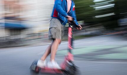 Verfolgungsjagd im Kreis Bamberg: Jugendliche flüchten auf E-Scootern vor Polizei Verfolgungsjagd im Kreis Bamberg: Jugendliche flüchten auf E-Scootern vor Polizei