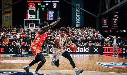 Ibi Watson bahnt sich den Weg zum Chemnitzer Korb. Ibi Watson bahnt sich den Weg zum Chemnitzer Korb.
