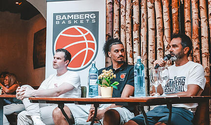 Standen den Fans in der Brasserie Rede und Antwort (von links): Geschäftsführer Philipp Höhne, Jonathan Bähre und Cheftrainer Jesus Ramirez. Standen den Fans in der Brasserie Rede und Antwort (von links): Geschäftsführer Philipp Höhne, Jonathan Bähre und Cheftrainer Jesus Ramirez.
