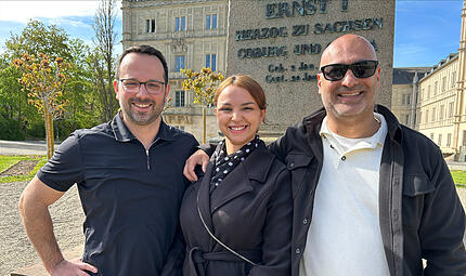Coburger Schlossplatzfest Freuen sich aufs Coburger Schlossplatzfest 2026 (von links): Enrico Pizzato, Saoussene Bellout von „Fusion Catering“ sowie Nima Khorsandi.