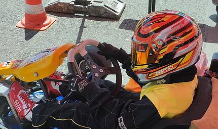 Fühlt sich pudelwohl am Lenkrad eines Rennkarts: Die 11-jährige Lara Nowak aus Grub am Forst. Fühlt sich pudelwohl am Lenkrad eines Rennkarts: Die 11-jährige Lara Nowak aus Grub am Forst.