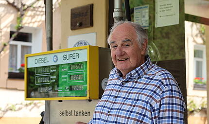 Herbert Brendel: Tankstelle in GößweinsteinForchheim & Fränkische Schweiz Herbert Brendels Tankstelle in Behringersmühle feiert 100. Geburtstag.