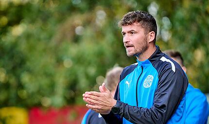 Co-Trainer Jochen Staniszewski und der FC Herzogenaurach spielen am Wochenende gegen Zeckern. Co-Trainer Jochen Staniszewski und der FC Herzogenaurach spielen am Wochenende gegen Zeckern.